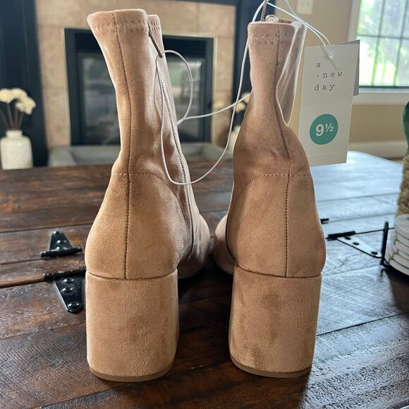 A New Day Women's Pippa Stretch Faux Suede Vegan Leather Ankle Boots Size 9.5 - Picture 6 of 7